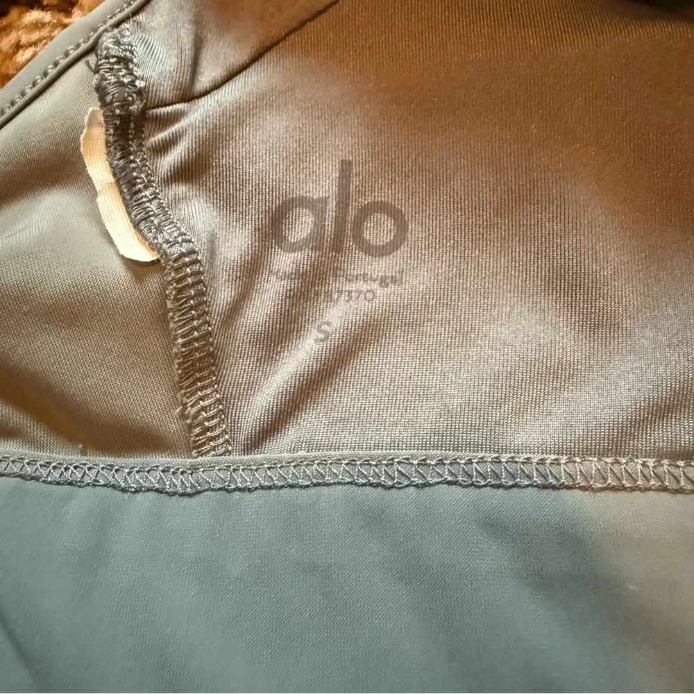 Alo Yoga Ripped Warrior Sports Bra